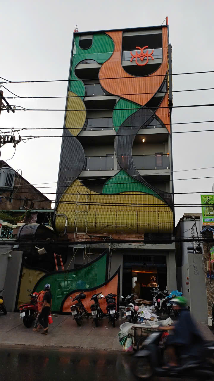 Thi công khung thép trang trí mặt tiền