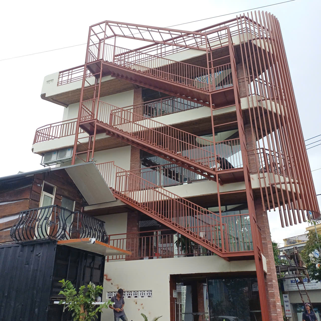 Khung kèo kết cấu thép mái Mề Gà Coffee